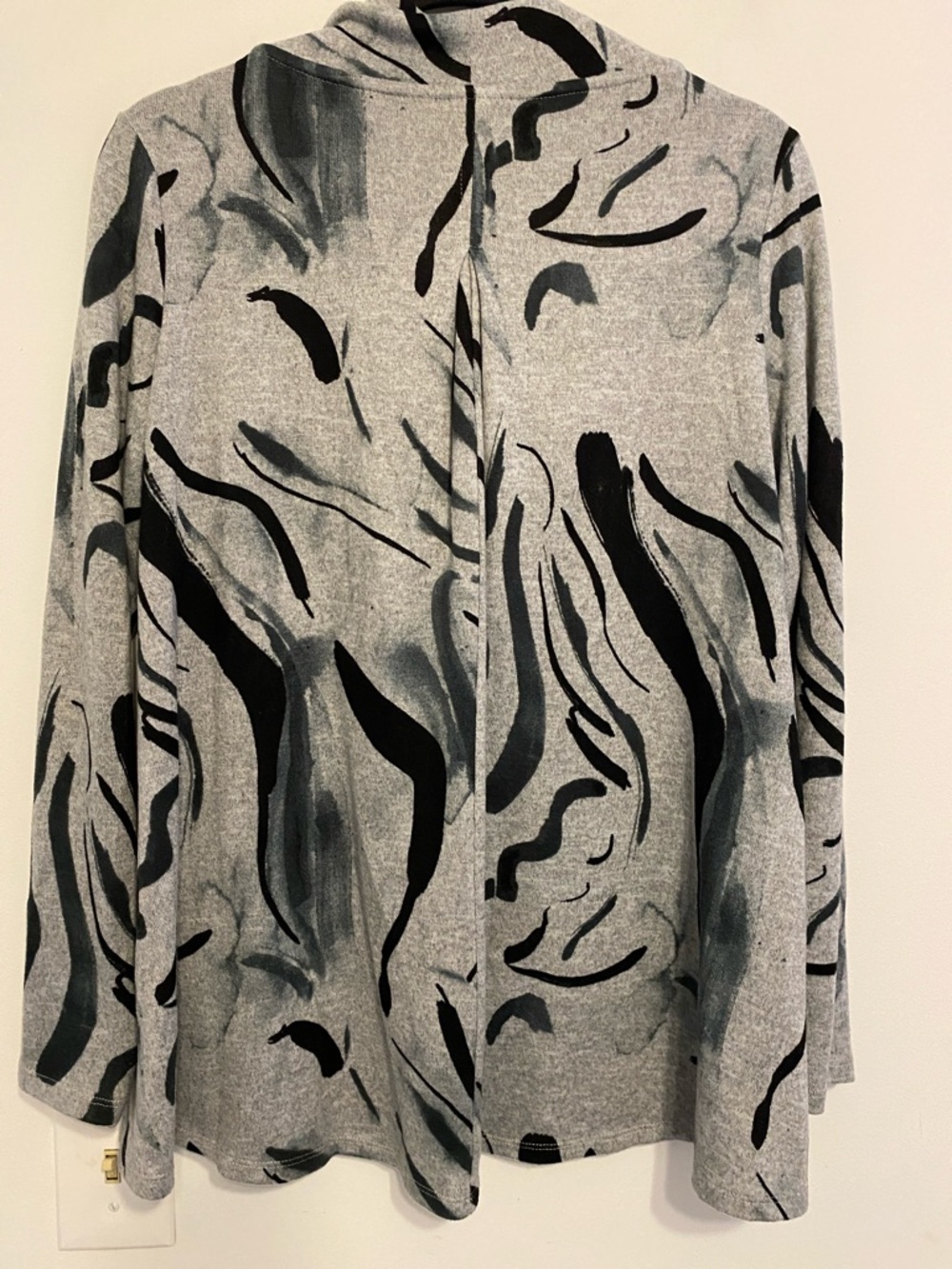 LOGO by Lori Goldstein Gray and Black Abstract Knit Top, no sign of wear - Picture 4 of 8